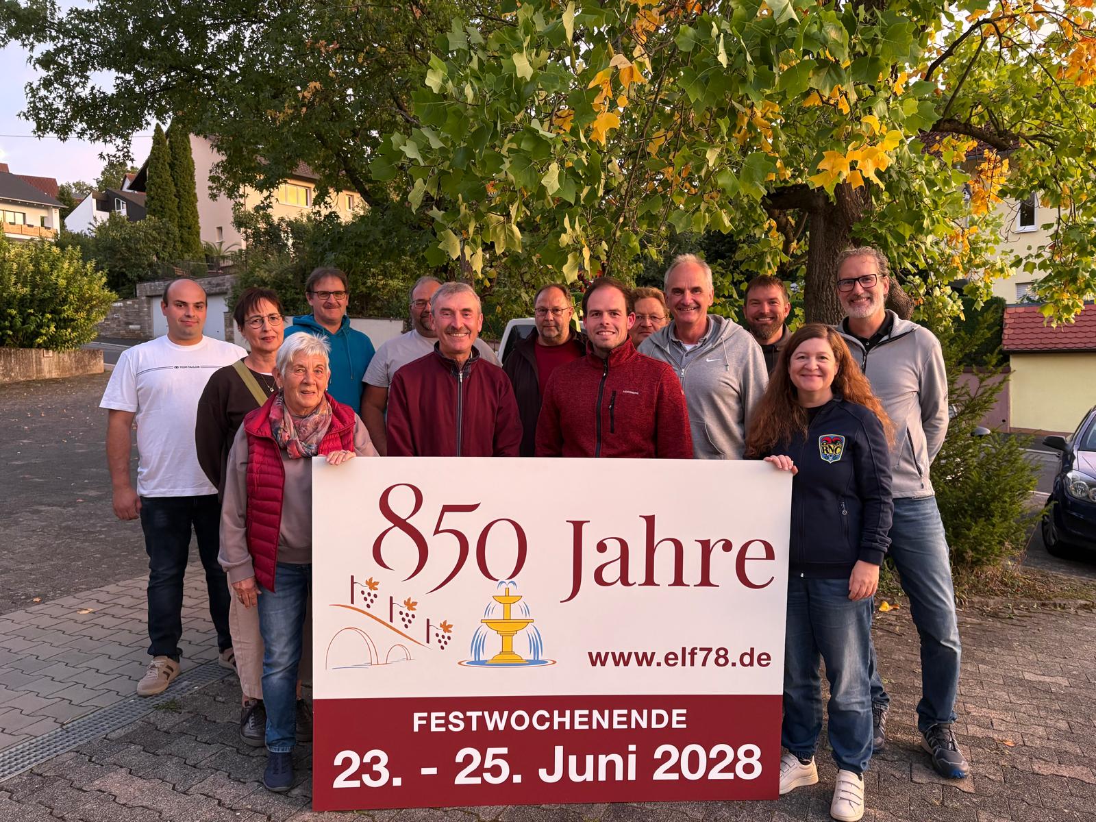 Der Festausschuss beim Kick-off für das Festwochenende 2028